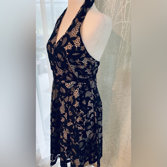 New w/ garment bag Diane Von Furstenberg evening/cocktail, black lace,wrap dress - Picture 2 of 9